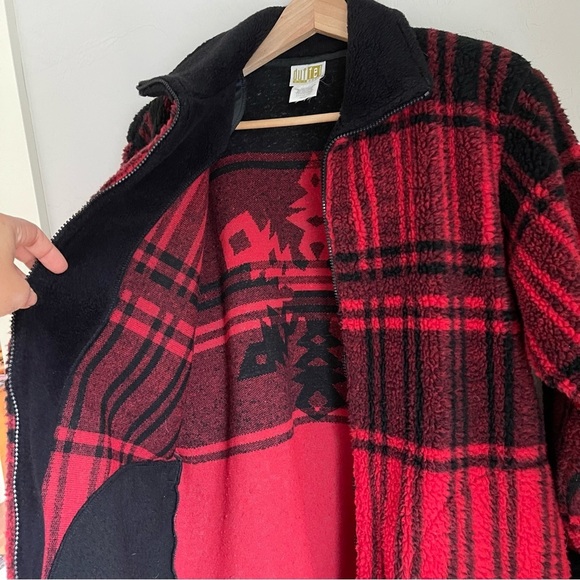 Vintage Duffel Outdoor Oversize Red Fleece Jacket with Snowflake Print Jacket - Picture 6 of 11